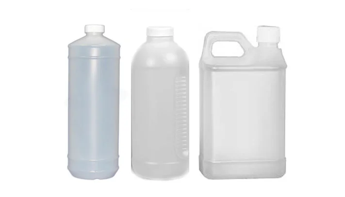 surtido de productos de limpieza en envases al cambio